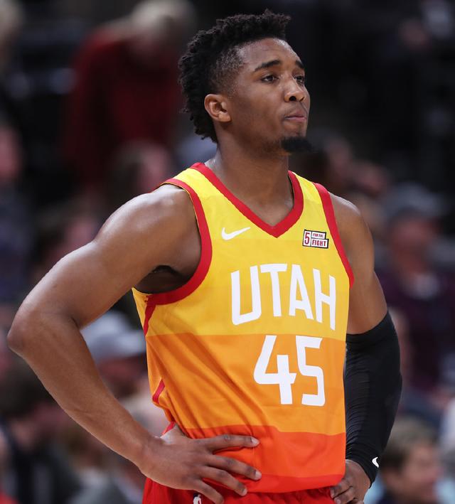 他以顽强的 他以顽强的