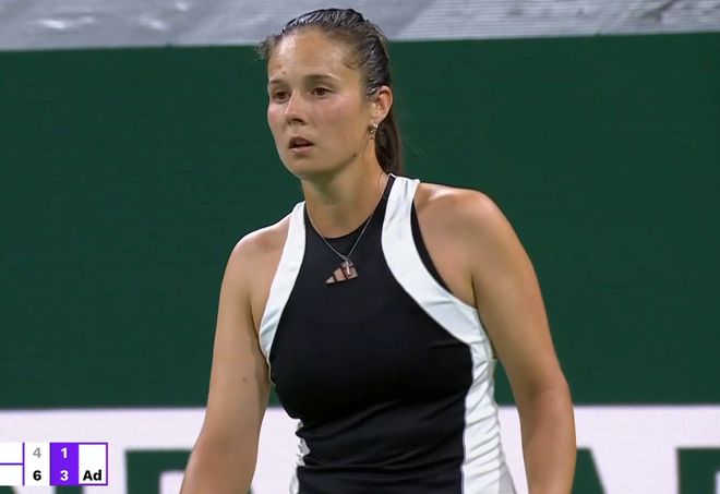 不但依赖于 不但依赖于