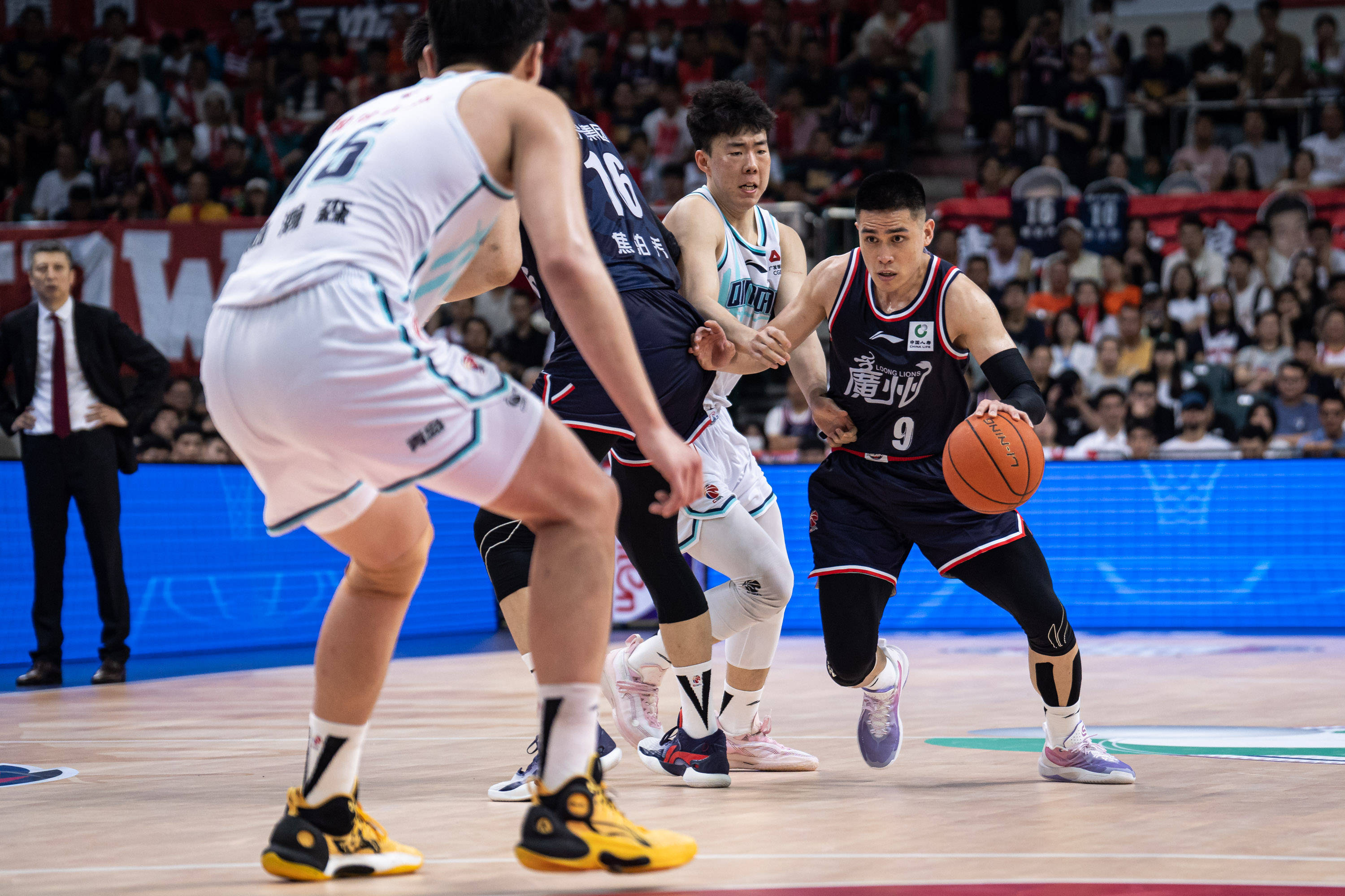 他的出现让 他的出现让